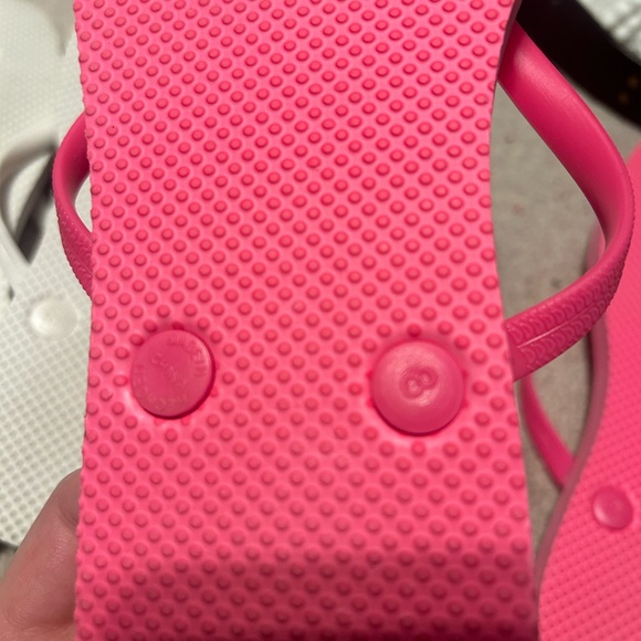 Old Navy Flip Flops, size Women’s 8 - White & Pink - Picture 7 of 7